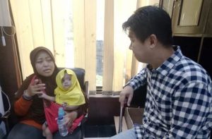 Kesulitan Biaya Pengobatan, Ibu Balita Azkiya Mengadu ke DPRD Surabaya