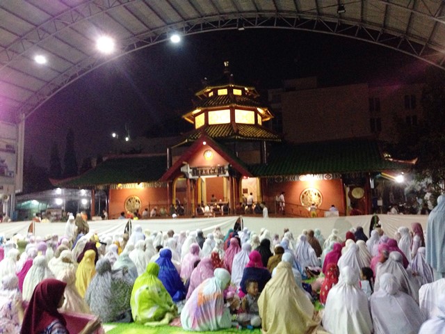 Begini Situasi Tarawih Pertama di Masjid Cheng Hoo Surabaya
