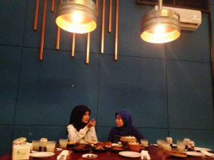 Secondhand, Tak Hanya Makan Tapi Juga Hangout