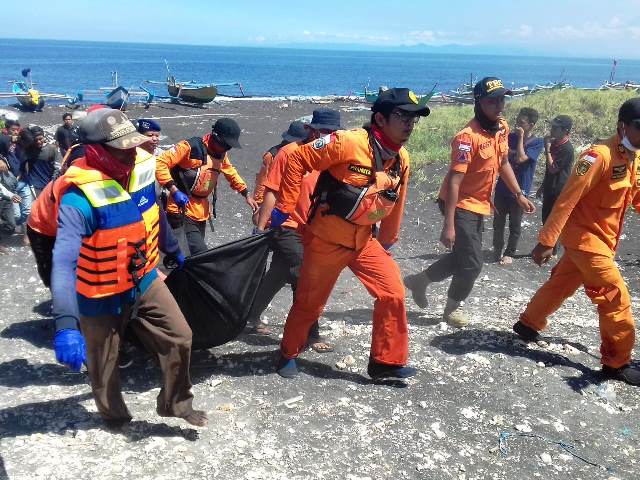 Tim SAR Gabungan di Jember Temukan Jenazah Korban Laka Laut Pantai Pancer Puger