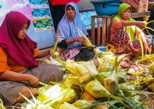 Tradisi Telasan Topak, Pemkab Sumenep Bagikan 1000 Porsi Ketupat Urap