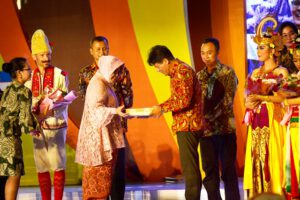 Gelar Art Performance, Wali Kota Risma: Surabaya Adalah Kota Multikultural