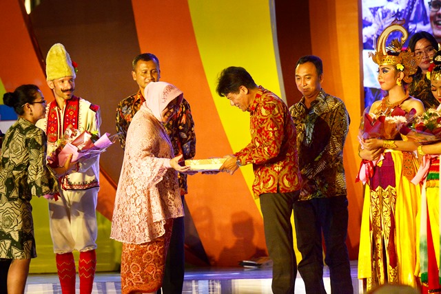Gelar Art Performance, Wali Kota Risma: Surabaya Adalah Kota Multikultural