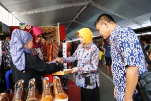Bupati Kediri Kunjungi Pameran Pekan Budaya dan Pariwisata 2019, Stan UMKM Diserbu Pembali