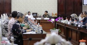 Berkunjung ke Pemkot Surabaya, DPRD DKI Jakarta Impikan Pimpinan Seperti Risma