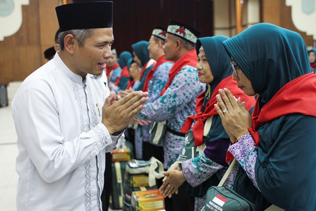 Semen Indonesia Berangkatkan 192 Calon Jemaah Haji