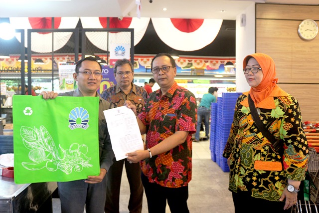 Pemkot Surabaya ‘Getol’ Sosialisasikan Dampak Penggunaan Kantong Plastik