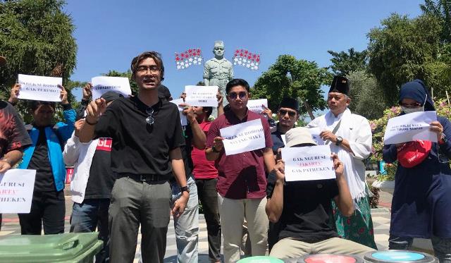 Tak Terima Pribadi Risma Wali Kota Diserang, Forum Pemuda Surabaya Tuntut Marco Minta Maaf