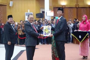 50 Anggota DPRD Surabaya Resmi Dilantik, Adi Sutarwijono Jabat Ketua Sementara