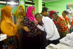 Ini Bukti Persaudaraan Surabaya dan Papua, Lulus Kuliah Mereka Pamitan