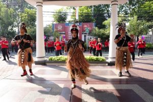 Gelorakan Persatuan, Pegawai Kemenkumham Jatim Menari Sajojo