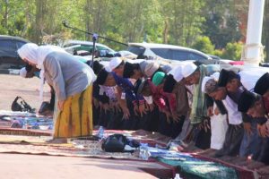 Dilanda Kemarau Panjang, Pemkab Tanbu Gelar Sholat Minta Hujan