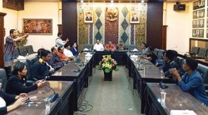 Respon Aksi Ribuan Mahasiswa, Ketua DPRD Jatim Segera Kirim Surat Tuntutan ke Pusat