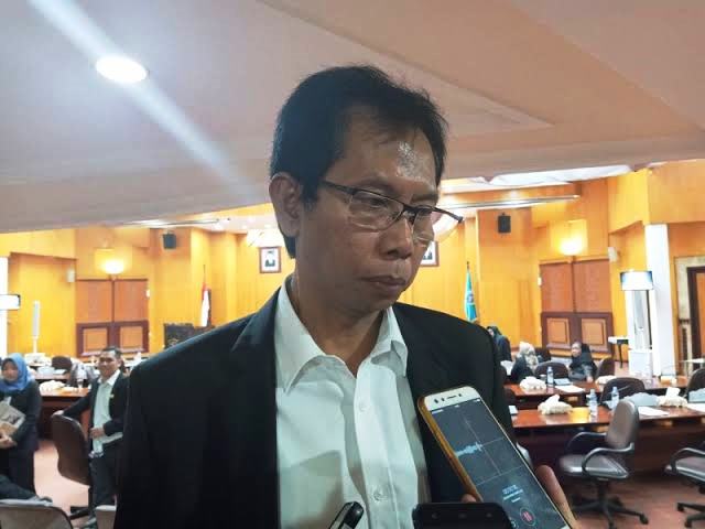 Ketua DPRD Surabaya Ucapkan Selamat ke Risma Wali Kota