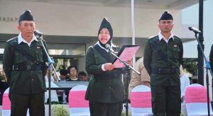 Ini Pesan Wali Kota Risma di Momen Perobekan Bendera