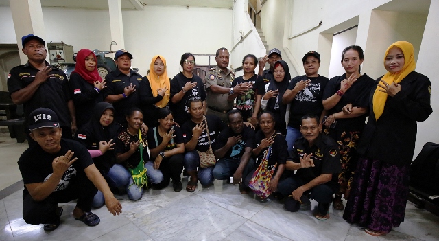 Tingkatkan Persaudaraan dengan Papua, Warga Surabaya Bantu Yayasan Surya Nuswantara