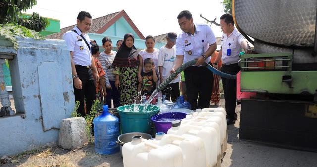 Kemenkumham Jatim Salurkan Bantuan Air Bersih