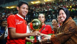 Optimistis Timnas Indonesia Raih Emas, Begini Perhatian Wali Kota Risma Kepada Evan Dimas Cs