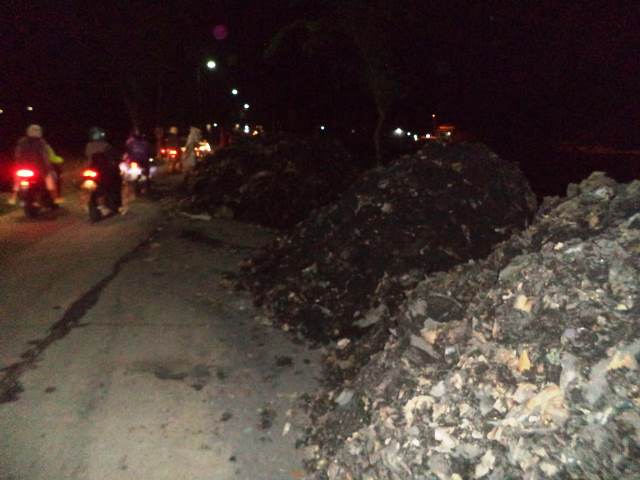 Terungkap, Tumpukan Sampah Limbah di Jalan Raya Mojokerto Ternyata Milik PT Surabaya Mekabox