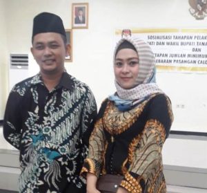 Hadiri Sosialisasi KPU Tanbu, Bacabup Mila Karmila Diserbu Para Jurnalis
