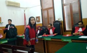 Diancam Sederet Pasal, Dwi Erna Krisnawati Hanya Divonis Ringan
