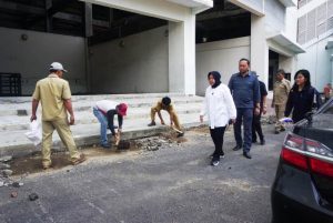 Sidak GBT, Wali Kota Risma Perintahkan Perbaikan Akses Suporter Menuju Tribun