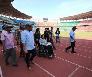 Pantau Progres Pembenahan, Wali Kota Risma Sidak Stadion GBT