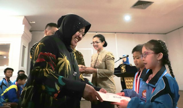 Raih 25 Emas, Wali Kota Risma Beri Reward Atlet Fornas Surabaya 2019