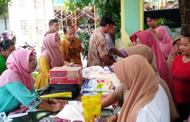Kendalikan Harga Bapokting Jelang Natal dan Tahun Baru, Disdag Surabaya Gelar Operasi Pasar