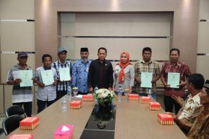 Kepada Masyarakat Nelayan, Bupati Tanbu Tegaskan jika ASN adalah Pelayan