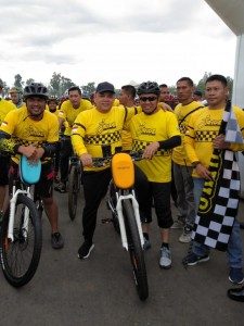 Meriahnya Karnaval Bersepeda di Lapangan Jhonlin Drift Circuit