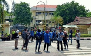 Pemkab Sidoarjo Kembali Di Demo, Mahasiswa : Pemerintah Butuh Ruqyah