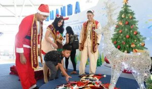 Rayakan Natal, Bandara Juanda Ajak Calon Penumpang Hias Kue