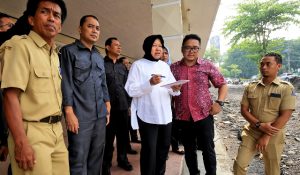 Pastikan Lebih Tertata, Wali Kota Risma Sidak Kawasan Gelora Pancasila