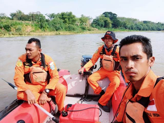 Tim SAR Terus Menyisir Jasad Subejo di Aliran Sungai Brantas Papar Kediri