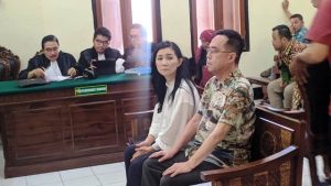 Hakim dan JPU Ungkap Bukti Pemalsuan Henry J Gunawan dan Isteri