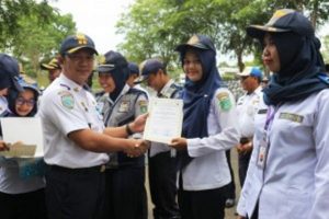 Motivasi Kinerja Jajarannya, Dishub Tanbu Berikan Penghargaan Pejabat dan Staf