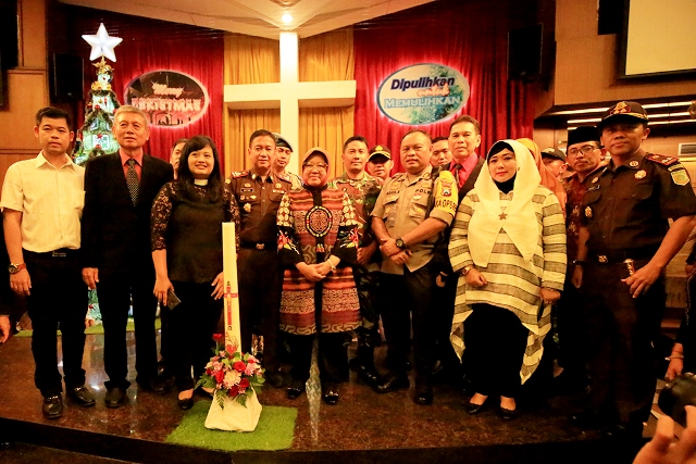 Pastikan Surabaya Aman dan Damai Saat Natal, Risma Ajak Forpimda Kunjungi 4 Gereja
