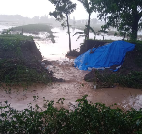 Hujan Deras di Kediri Jebolkan Tanggul Sungai di Beberapa Desa