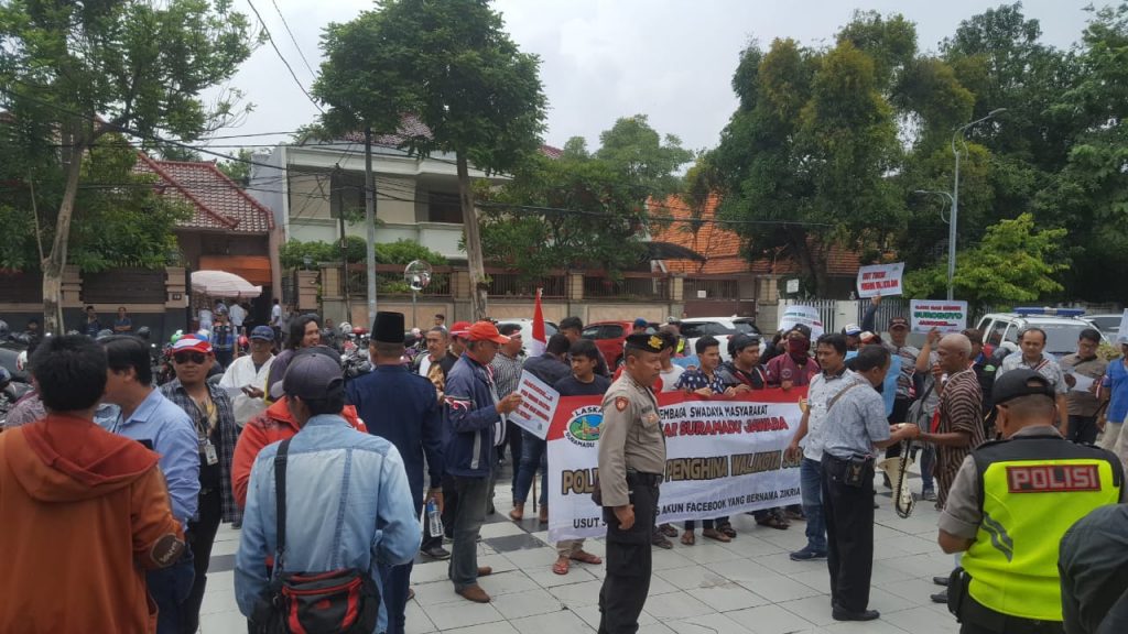 Warga Surabaya Dukung Langkah Pemkot Laporkan Akun “Zikria Dzakil”