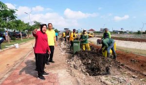 Wali Kota Risma Pimpin Kerja Bakti di Sukolilo dan Tinjau Rumah Pompa