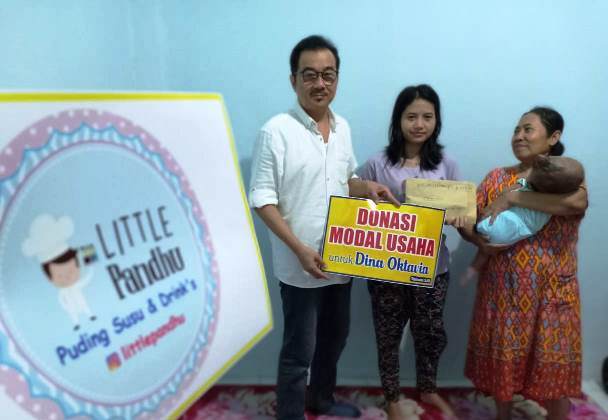 Pengusaha Surabaya Berikan Bantuan Modal Usaha ke Dina Ibu Penderita Hidrosefalus