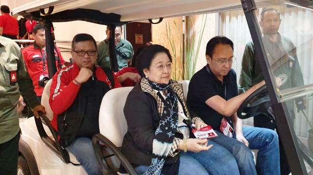 Pantau Lokasi Rakernas Pakai Golf Car, Megawati dan Hasto Disetiri Mas Nanan