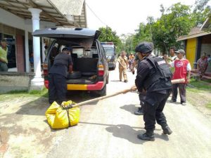 Galai Tanah Urug, Warga Plosoklaten Kediri Temukan Bahan Peledak