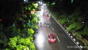 Nggak Seru Bro! Hanya Butuh Waktu 2 Jam Genangan Air Hujan di Mayjen Sungkono Surut