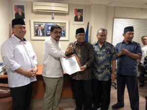 PAN Serahkan Surat Rekomendasi Cakada Kota Surabaya ke Machfud Arifin