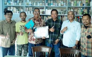 PWI Jatim Berikan Penghargaan dan Tali Asih Kepada Wartawan Senior di Jember