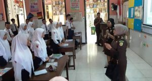 Cegah Korban Trafficking Kepada Anak, Jaksa dan IOM Sosialisisi ke Sekolah
