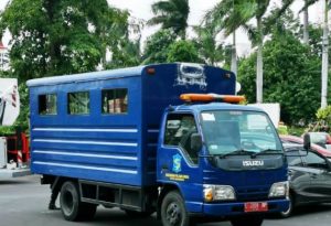 Pemkot Surabaya Kirim Satu Truk Bantuan ke Korban Banjir Bandang Bondowoso