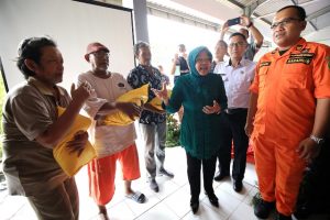 Sosialisasi Antisipasi Cuaca Ekstrem ke Nelayan, Wali Kota Risma: Kalau Cuaca Buruk Jangan Melaut